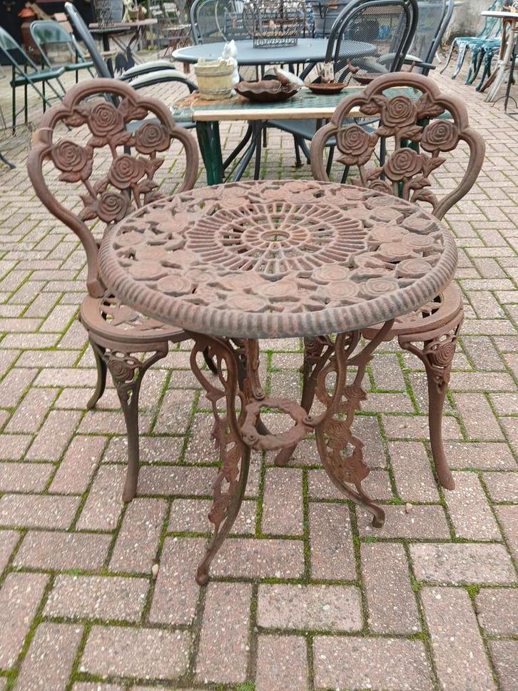 Gietijzeren Bistroset met Roosjes, Tuin en Terras, Tuinsets en Loungesets, Gebruikt, Tuinset, Overige materialen, 2 zitplaatsen
