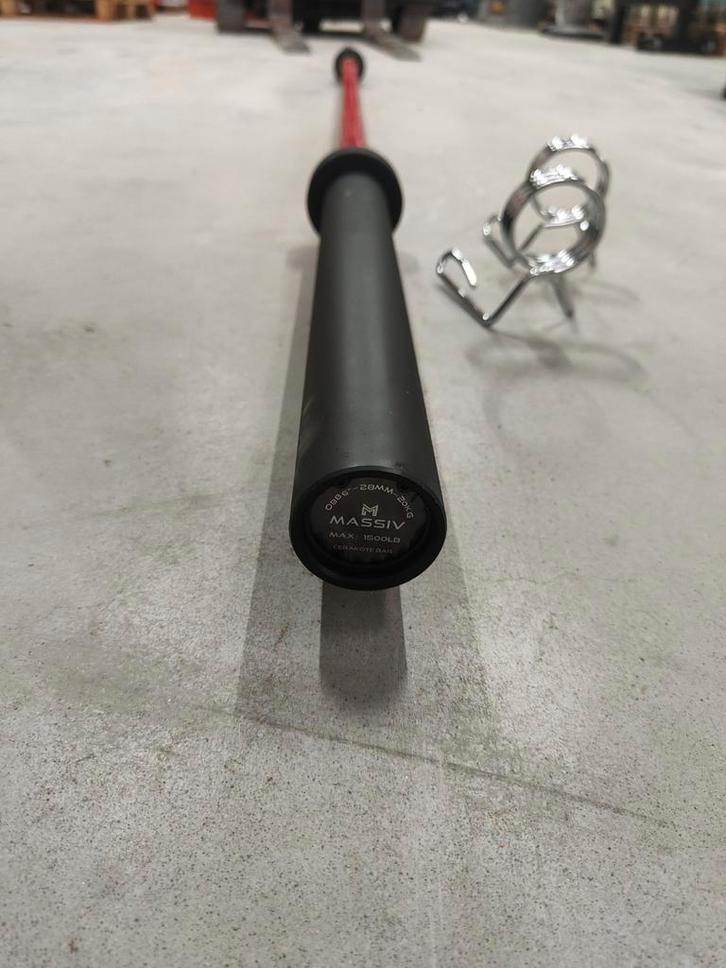 Olympische Halterstang 220cm - Rood/Zwart barbell, Sport en Fitness, Fitnessmaterialen, Nieuw, Halterstangen, Armen, Benen, Borst