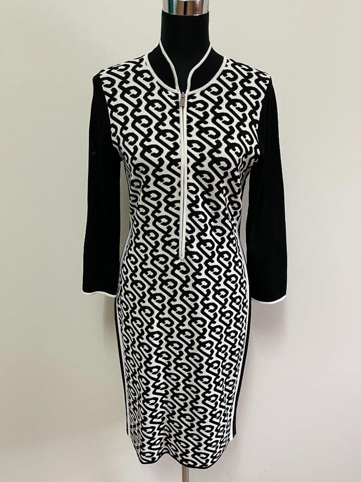 J124 - Zwart-witte Claudia Strater jurk maat 38 (1), Kleding | Dames, Jurken, Zo goed als nieuw, Maat 38/40 (M), Zwart, Knielengte