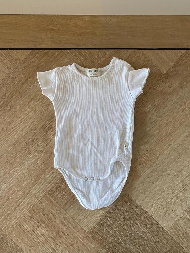 Z.g.a.n. Witte rib romper van Petit Indi, maat 68 / 74, Kinderen en Baby's, Babykleding | Maat 68, Zo goed als nieuw, Meisje, Nacht- of Onderkleding