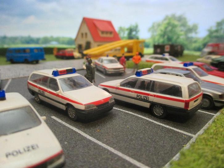 Opel Omega A Caravan - Herpa Politie POLIZEI Zwitserland, Hobby en Vrije tijd, Modelauto's | 1:87, Zo goed als nieuw, Auto, Herpa