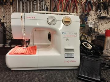 SINGER LUCKY EDITION NAAIMACHINE MODEL 1120 beschikbaar voor biedingen