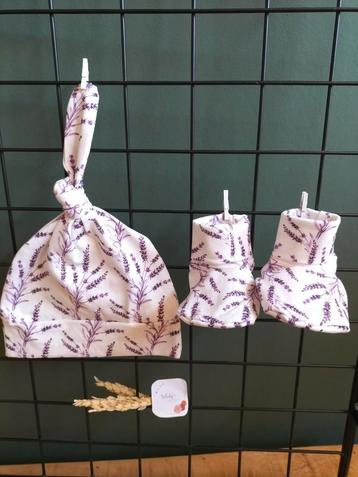 Handgemaakt baby setje: mutsje en slofjes 0-3 mnd beschikbaar voor biedingen