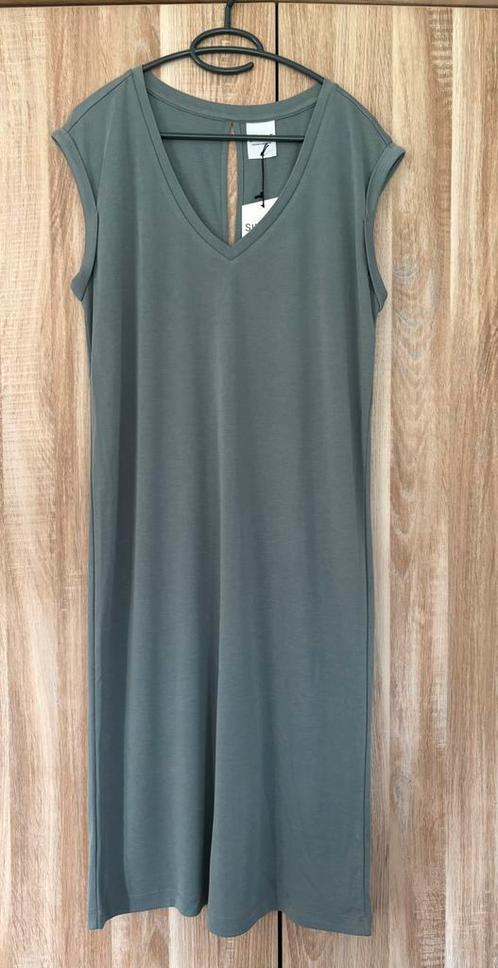Simple midi jurk Pheline nieuw maat M, Kleding | Dames, Jurken, Nieuw, Maat 38/40 (M), Groen, Onder de knie, Ophalen of Verzenden