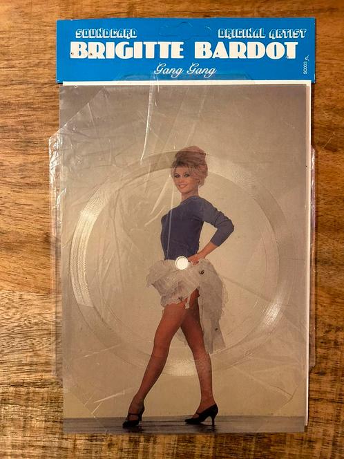 Zeldzame flexi disc sound card Brigitte Bardot ' Gang Gang', Verzamelen, Muziek, Artiesten en Beroemdheden, Zo goed als nieuw