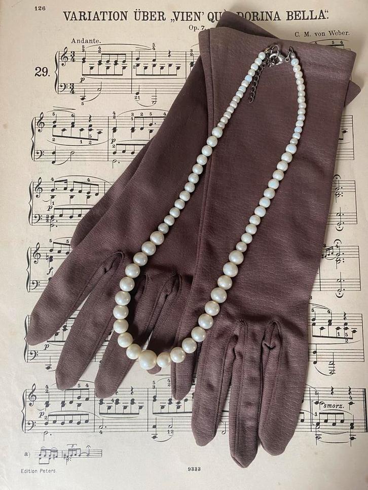 Vintage handschoenen met ketting, Antiek en Kunst, Curiosa en Brocante, Ophalen of Verzenden