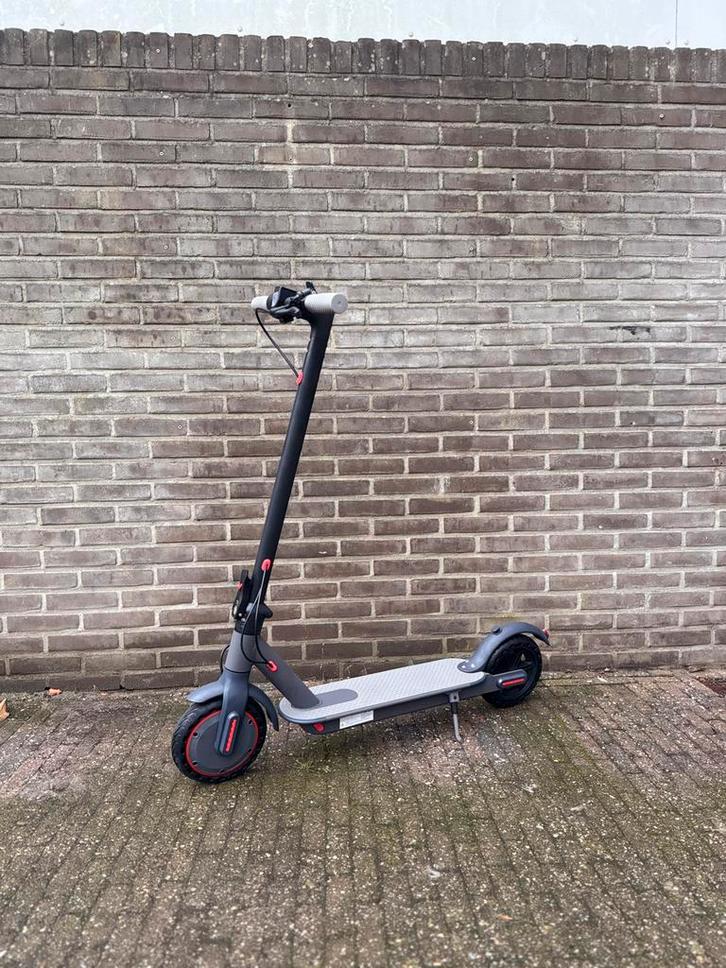 Juicease E1 PRO elektrische scooter Valentijnsdeal nu 200,-, Fietsen en Brommers, Steps, Nieuw, Elektrische step (E-scooter), Ophalen of Verzenden