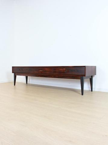 vintage dressoir beschikbaar voor biedingen