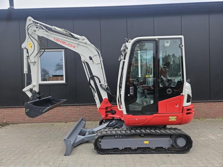 Takeuchi TB240 stage V, Zakelijke goederen, Machines en Bouw | Kranen en Graafmachines