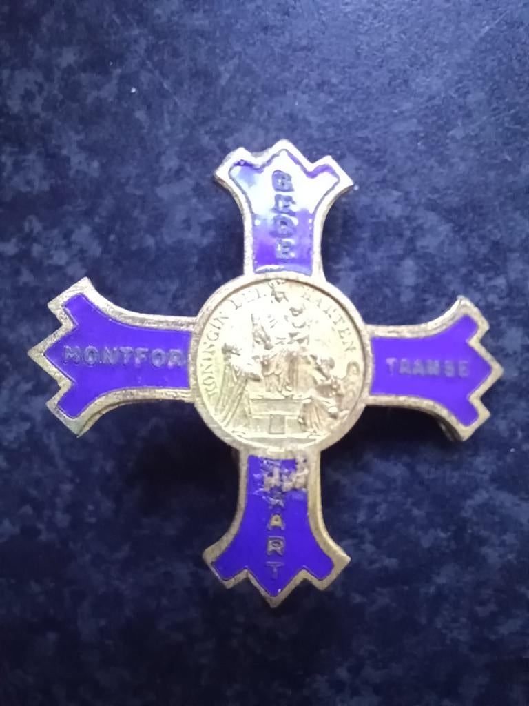 Religieuze broche Koningin der harten Montfortaanse Bedevaar, Antiek en Kunst, Ophalen