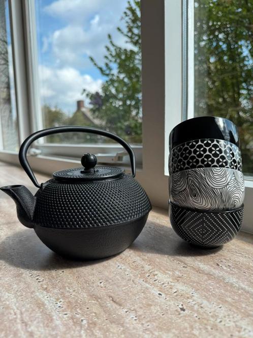 Ongebruikte bredemeijer set zwart met kopjes, Huis en Inrichting, Keuken | Servies, Nieuw, Kop(pen) en/of Schotel(s), Overige stijlen