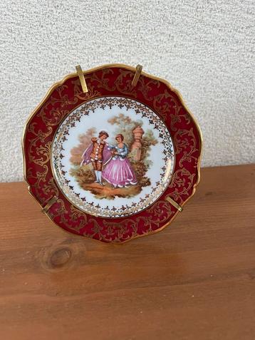 Bordje in standaard Limoges porselein beschikbaar voor biedingen