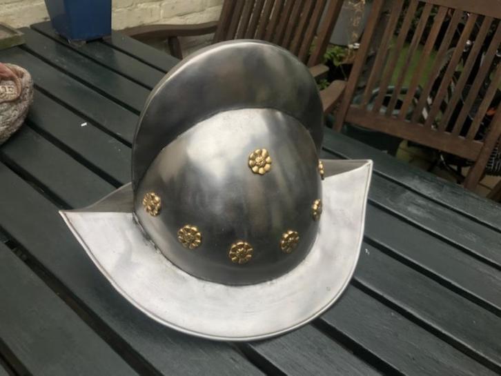 mooie metalen helm, "Spaanse veroveraars", Verzamelen, Militaria | Algemeen, Helm of Baret, Ophalen of Verzenden