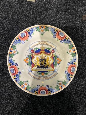 Jubileum bord Beatrix Koningin der Nederlanden.   beschikbaar voor biedingen