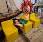 Bekend Duits stripfiguur Pumuckl met 2 extra stoeltjes uniek, Antiek en Kunst, Curiosa en Brocante, Ophalen