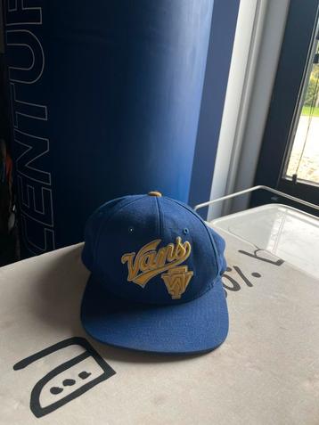 Petten en muts in bulk te koop beschikbaar voor biedingen