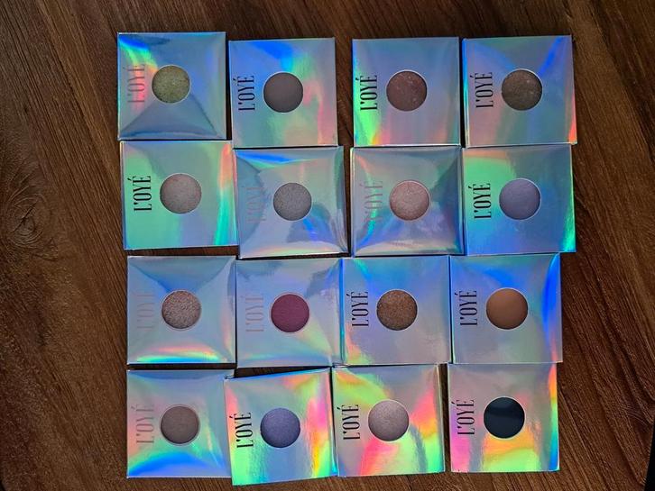 Loye pressed oogschaduw, Sieraden, Tassen en Uiterlijk, Uiterlijk | Cosmetica en Make-up, Ogen, Ophalen of Verzenden
