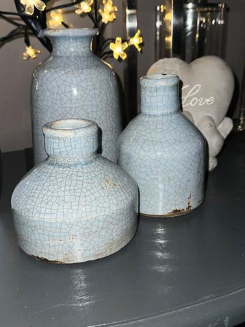 Set van 3 blauwe vaasjes met craquelé beschikbaar voor biedingen