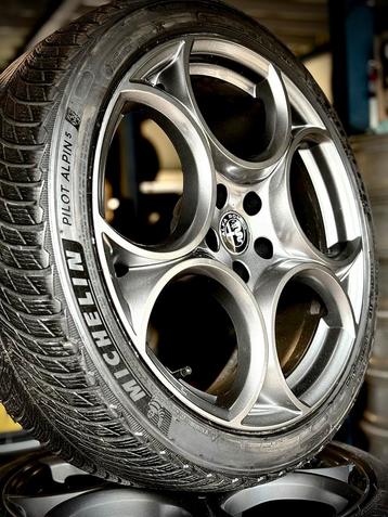 Alfa Romeo 19 inch originele velgen 8C model beschikbaar voor biedingen