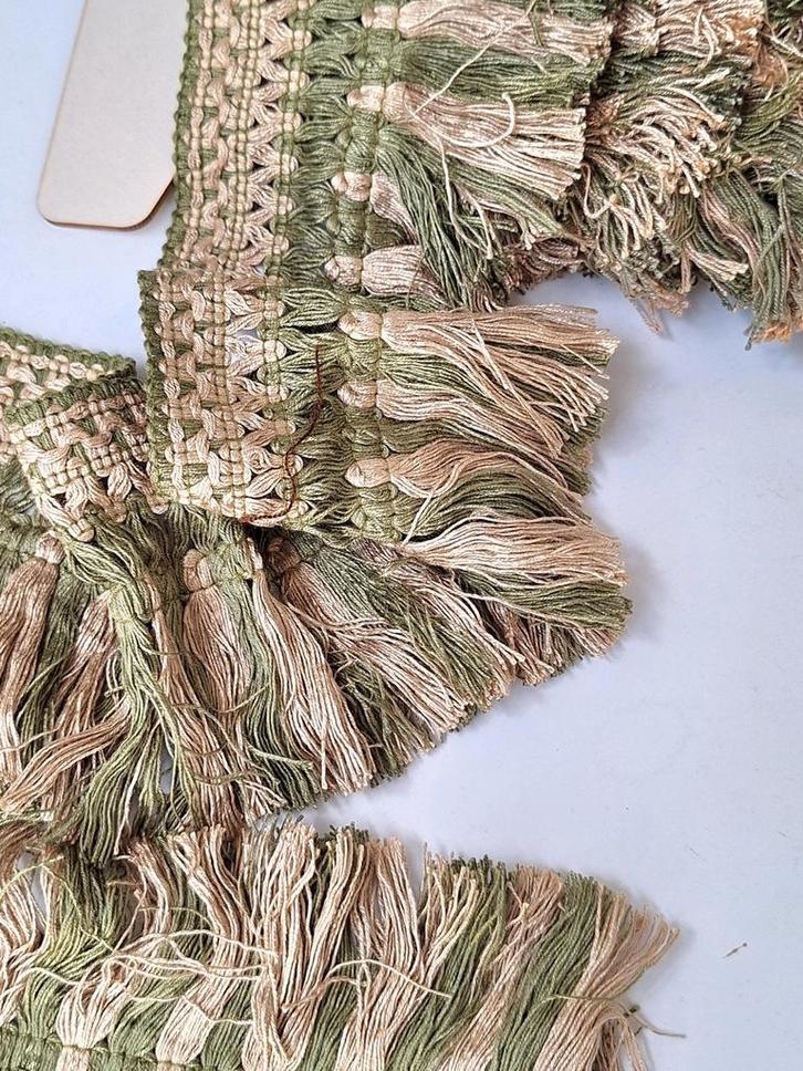 Zeer mooi vintage 11 cm hoog franje band, 1 haspel 5 meter, Hobby en Vrije tijd, Naaien en Fournituren, Nieuw, Lint, Band of Elastiek