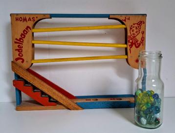 Vintage houten knikkerbaan uit de jaren ’60. beschikbaar voor biedingen