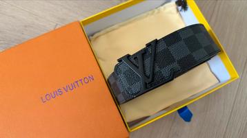 Louis Vuitton riem 110cm beschikbaar voor biedingen