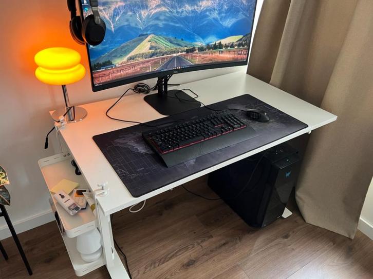 IKEA Trotten Bureau – Verstelbaar (zit/staan), Huis en Inrichting, Bureaus, Gebruikt, Stabureau, In hoogte verstelbaar, Ophalen