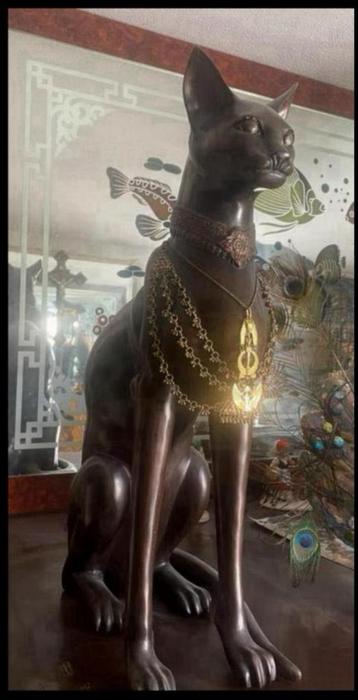 PRACHTIGE EGYPTISCHE BRONZEN BEELDEN VAN GODIN BASTET beschikbaar voor biedingen