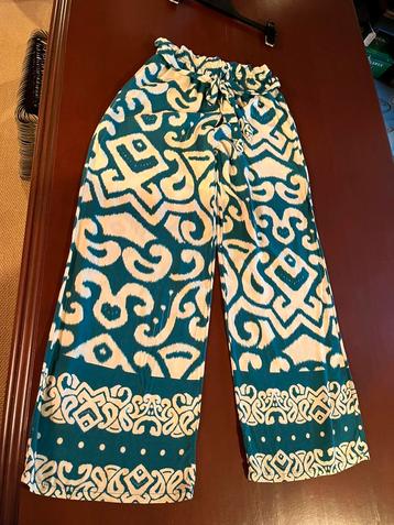 Dames broek M beschikbaar voor biedingen