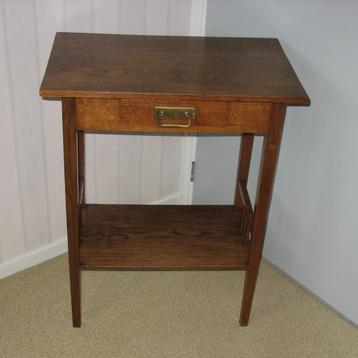 Antiek consoletafeltje beschikbaar voor biedingen