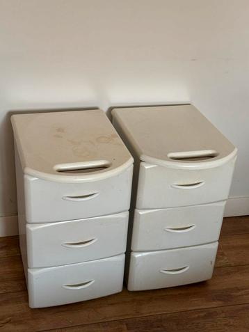 Nachtkastjes 2. 33,5 x 58 x 44
