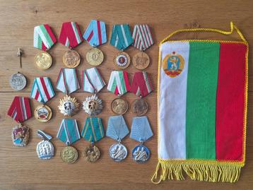 Lot 19 Medailles  vaantje Bulgarije beschikbaar voor biedingen