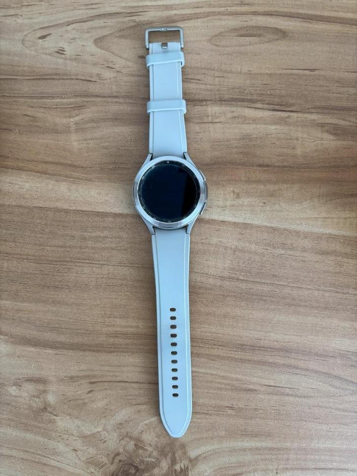 Samsung Galaxy Watch 4 Classic 46mm – Goede staat, Sieraden, Tassen en Uiterlijk, Smartwatches, Zo goed als nieuw, Android, Grijs