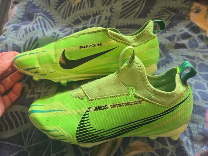Nike VoetbalSchoenen maat 35,5, Kinderen en Baby's, Kinderkleding | Schoenen en Sokken, Gebruikt, Sportschoenen, Jongen, Ophalen of Verzenden