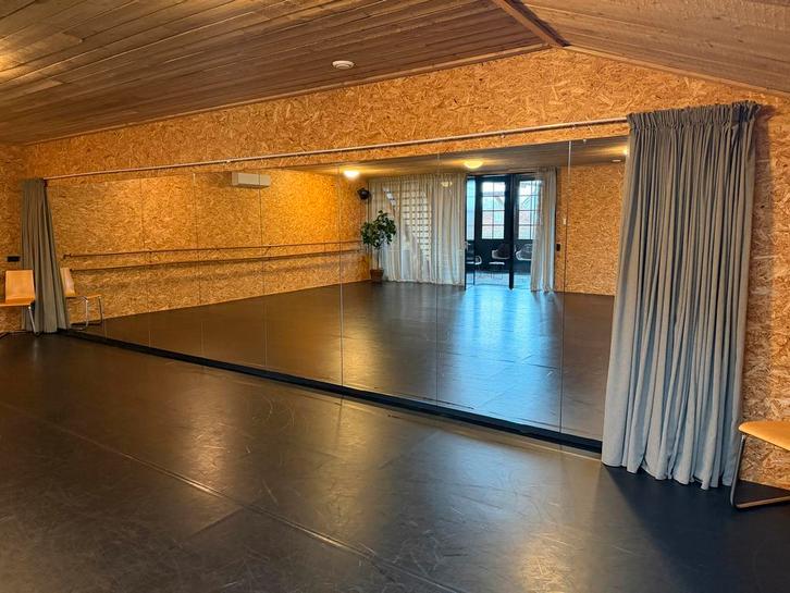 9 meter demontabele spiegelwand met gordijnen, Sport en Fitness, Dansen, Gebruikt, Overige typen, Ophalen