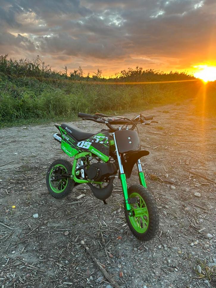 Mini pitbike 49cc 2takt luchtgekoeld, Fietsen en Brommers, Minibikes, Midibikes en Pitbikes, Zo goed als nieuw, Pitbike, Ophalen