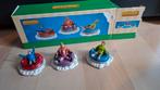 Zgan kerstfiguren slee banden lemax kerstdorp, Diversen, Kerst, Ophalen of Verzenden, Zo goed als nieuw