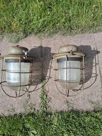 Oude stal lampen  beschikbaar voor biedingen