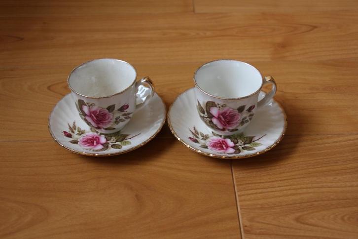 2 Engelse kopjes van Aynsley &Co Ltd uit Staffordshire, Verzamelen, Porselein, Kristal en Bestek, Zo goed als nieuw, Kop en/of schotel