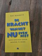R. Bennett - De kracht van het Nu (even niet), Ophalen of Verzenden, Nieuw, R. Bennett
