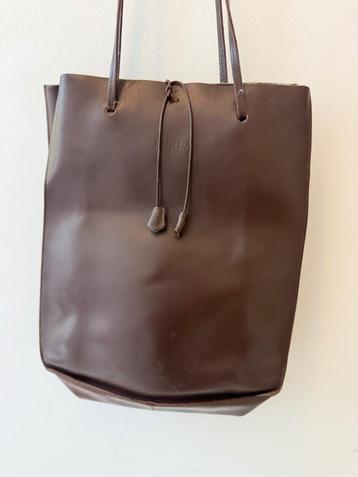 Furla bruine schoudertas 35x30x15 beschikbaar voor biedingen