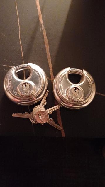 ABUS  Diskus. Sloten 2.     x 4 sleutels  beschikbaar voor biedingen