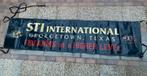 STI International Reclame Spandoek, geweer pistool revolver, Verzamelen, Ophalen of Verzenden, Zo goed als nieuw, Reclamebord