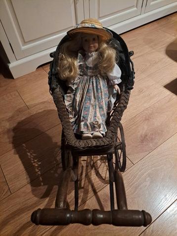 Antieke Poppenwagen met Pop beschikbaar voor biedingen