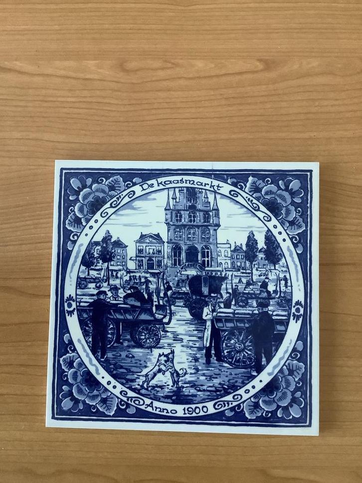 Delfts Blauw Tegeltje Kaasmarkt 1900, Antiek en Kunst, Antiek | Wandborden en Tegels, Ophalen of Verzenden