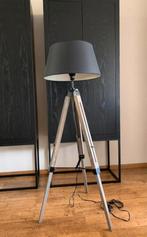 Driepoot vloerlamp, Huis en Inrichting, Lampen | Vloerlampen, Ophalen, Zo goed als nieuw