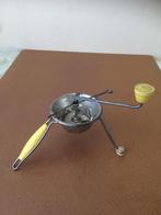 Vintage Moulinette Groentemolen Ø14cm - Frans Design, Antiek en Kunst, Ophalen of Verzenden