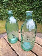 Twee glazen groene flessen., Huis en Inrichting, Woonaccessoires | Vazen, Minder dan 50 cm, Groen, Glas, Ophalen of Verzenden