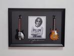 John Lennon The Beatles miniatuur gitaren op lijst wanddeco