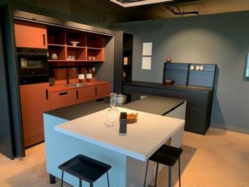 next125 showroomkeuken met pocketdeuren beschikbaar voor biedingen
